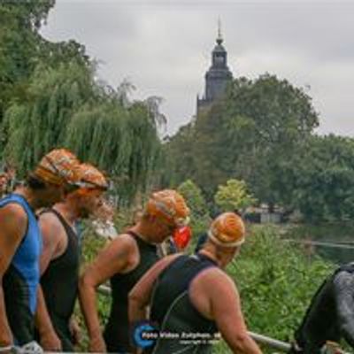 Triatlon Zutphen, in de gracht, langs de IJssel en door de stad.