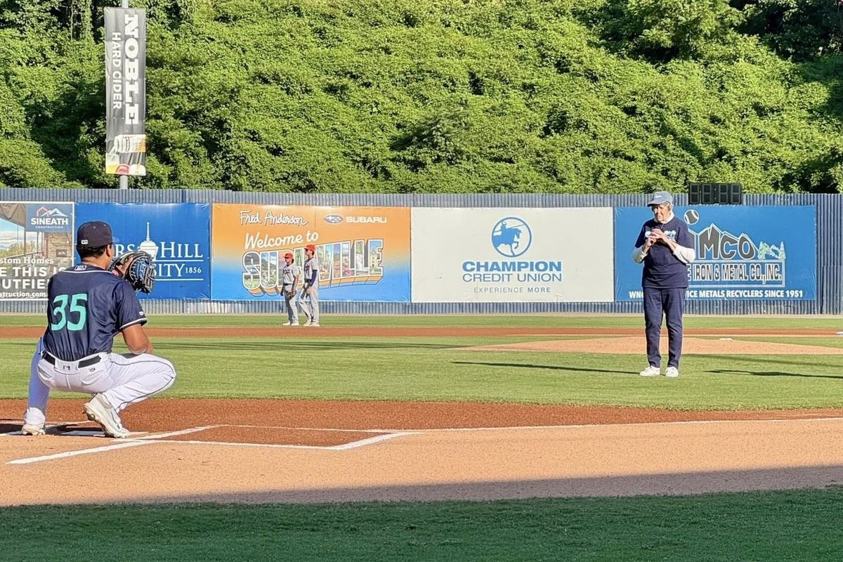 Parking Bowling Green Hot Rods at Asheville Tourists