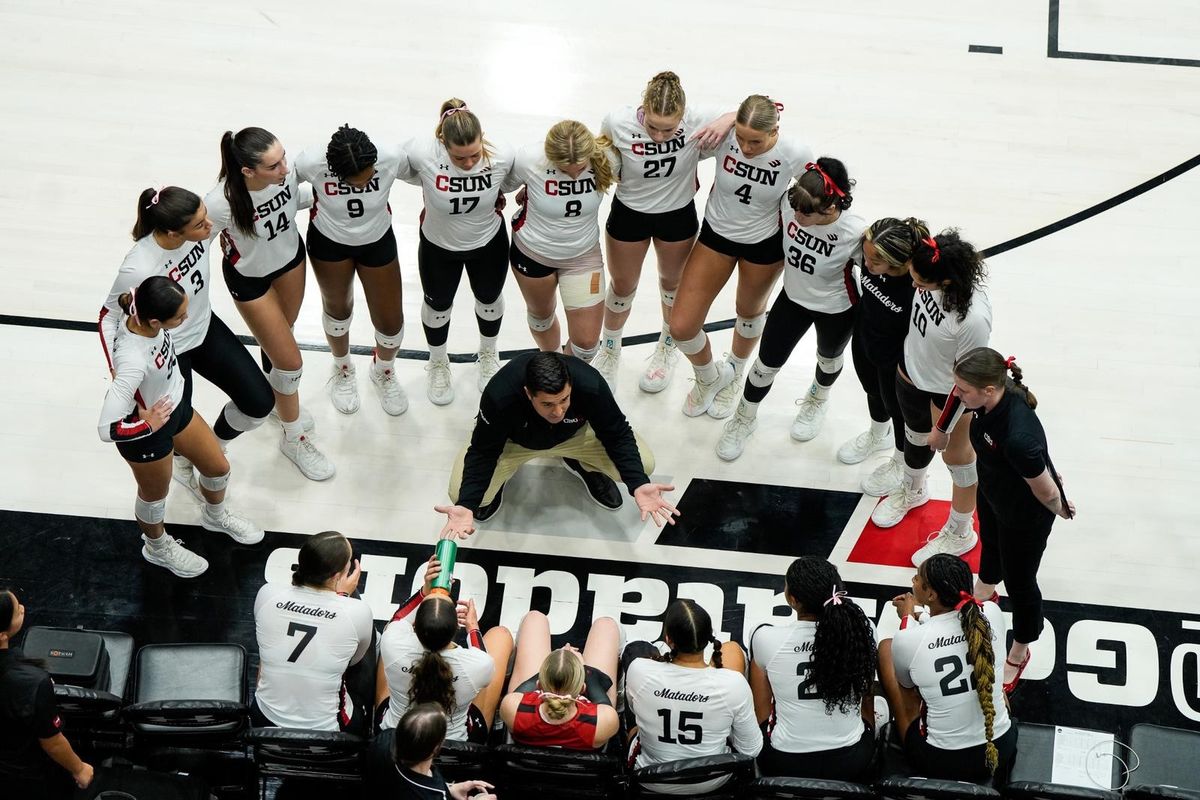 Cal State Northridge Matadors at UC Davis Aggies Womens Volleyball