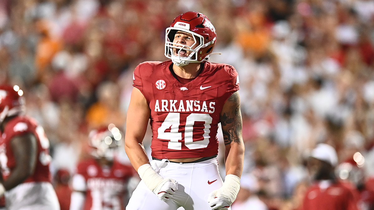 Parking Arkansas Razorbacks at Tennessee Volunteers Football