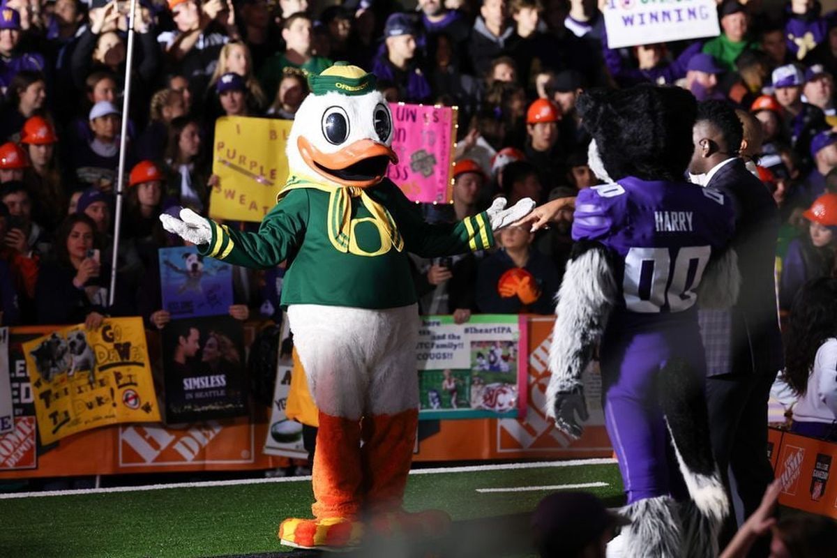 Oregon Ducks at Washington Huskies Football