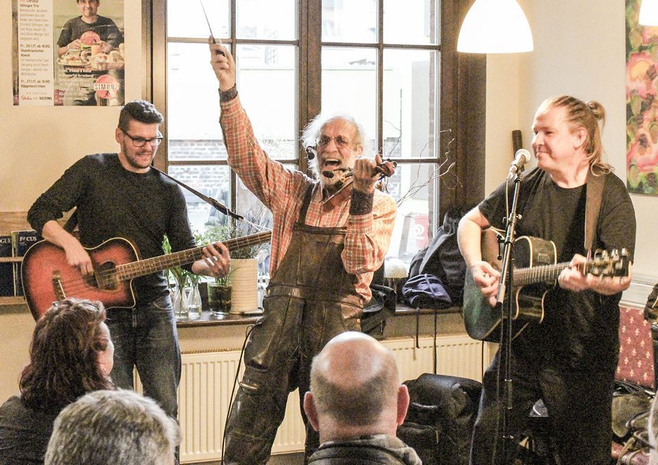 Live im Simonz: Klaus der Geiger & Ruki Werch at Café Simonz, Wuppertal ...