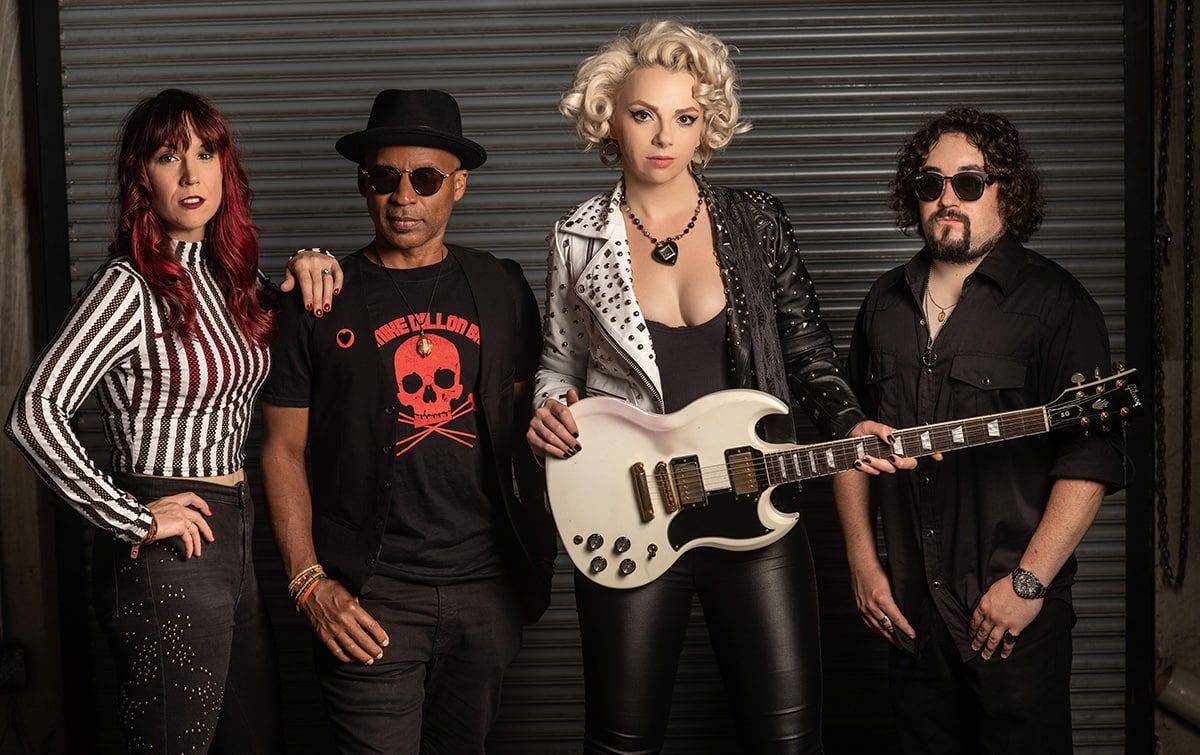 Parking Samantha Fish (18+)