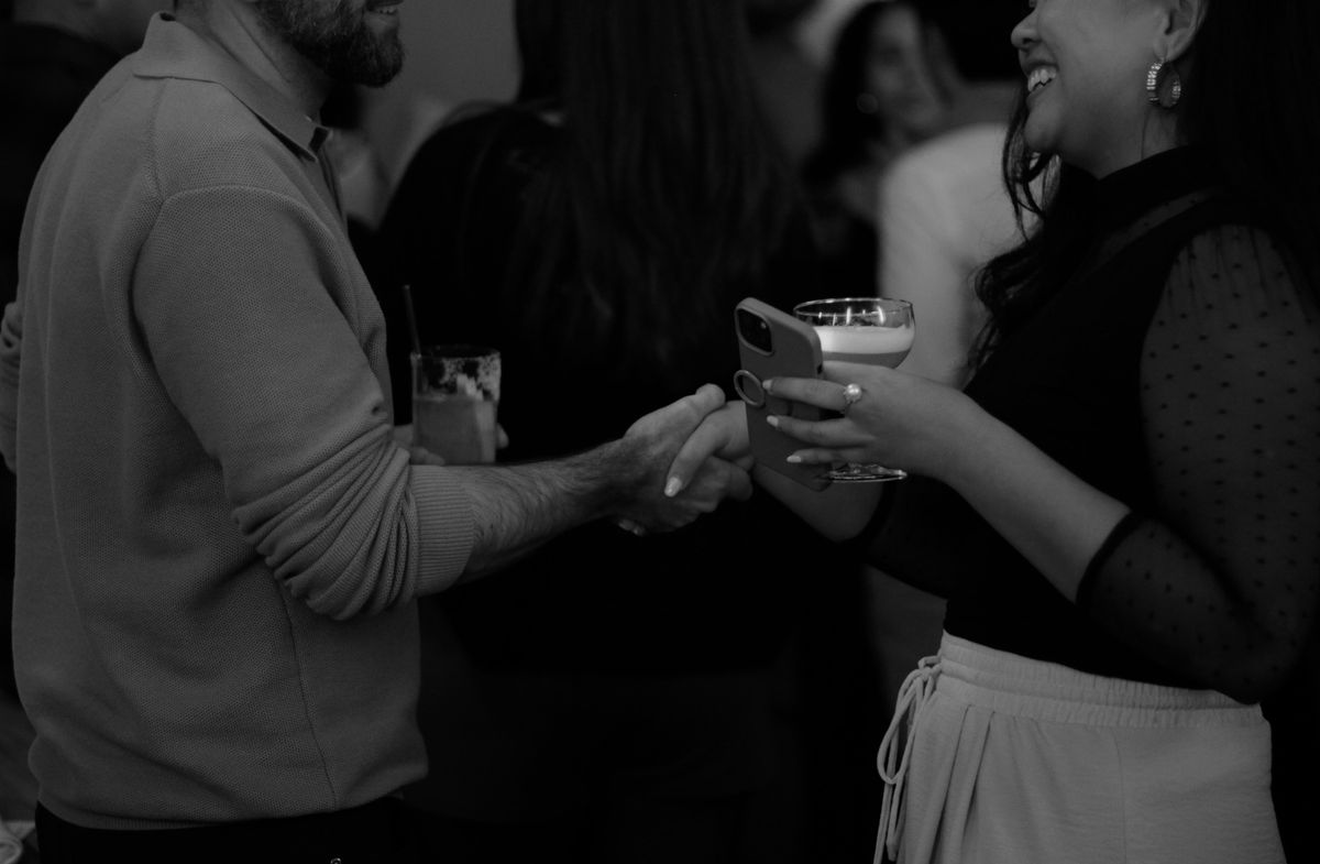 Souper exclusif pour c\u00e9libataires\/ Exclusive Dinner for Singles (43-57)