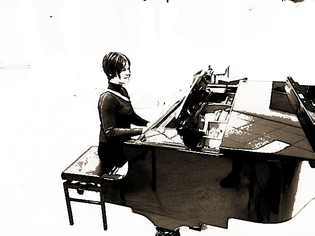 LAZY SUNDAY AFTERNOON SESSIONS: THORA