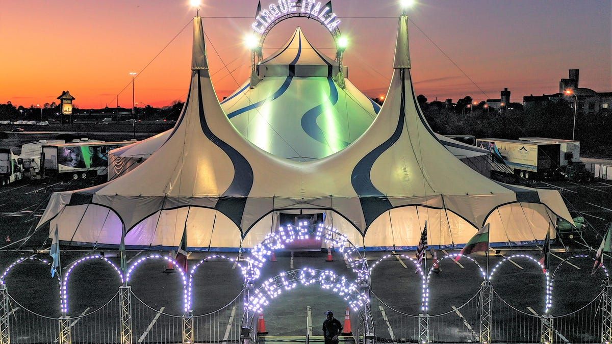 Cirque Italia Water Circus Sunland Park Mall, El Paso, TX March 12