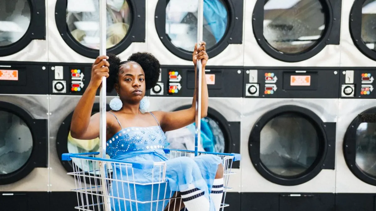 Sunny War, Buffalo Nichols in Bloomington