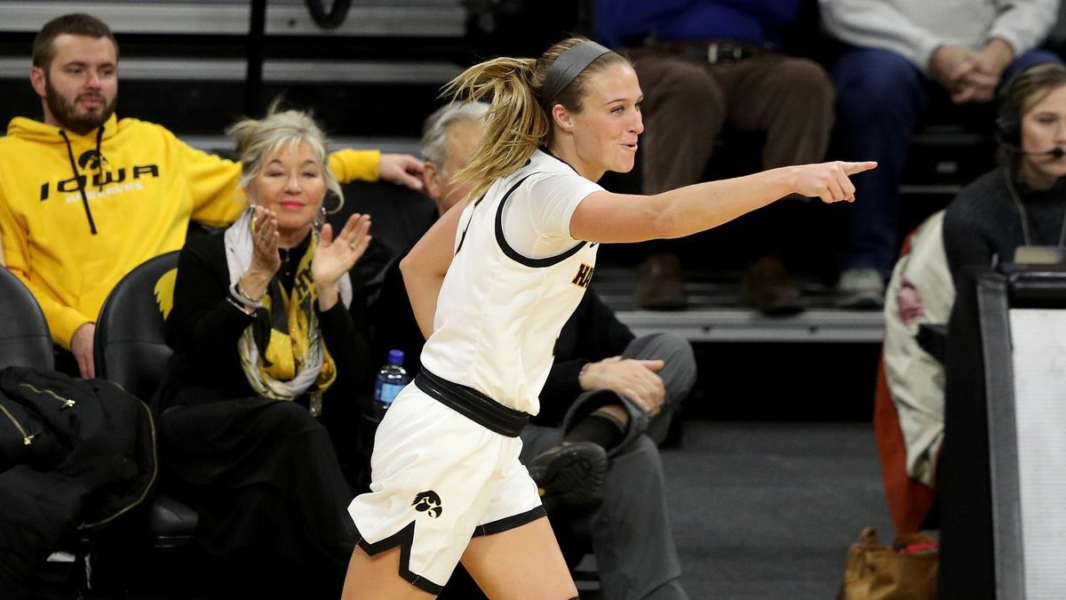 Parking Drake Bulldogs at Iowa Hawkeyes Womens Basketball