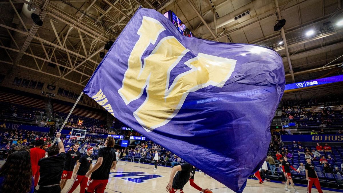 Parking Michigan State Spartans at Washington Huskies Mens Soccer