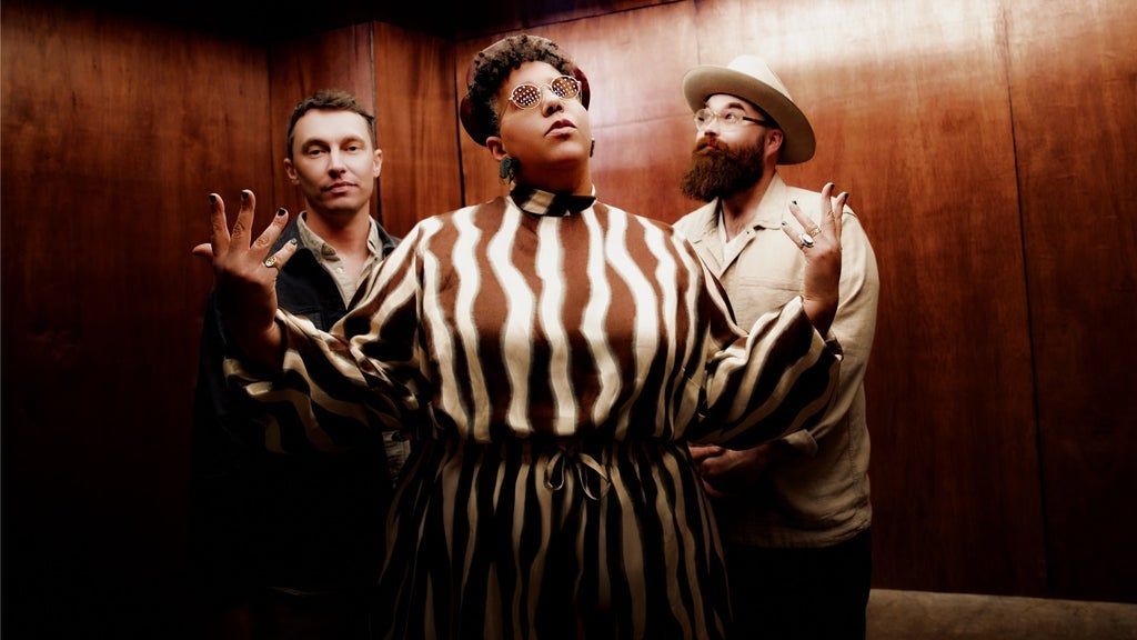 Alabama Shakes w\/ Y La Bamba