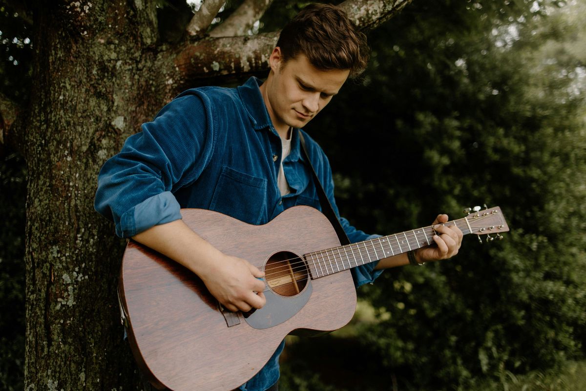 Johan Glidden + opener Julie Susanne Clark indoor house show at Havenwood