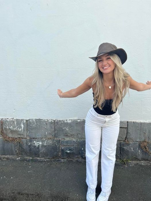 SARAH CATANIA at Coburg RSL | Coburg RSL, Tema, AA | January 30, 2022 SARAH CATANIA at Coburg RSL | Coburg RSL, Tema, AA | January 30, 2022