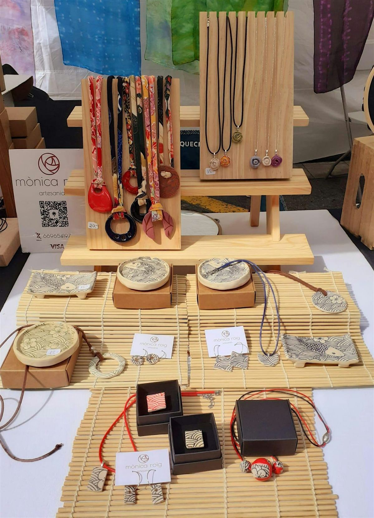 VIBRES NAVIDAD MARKET - ESPECIAL M\u00d3NICA ROIG -ENTRADA GRATUITA