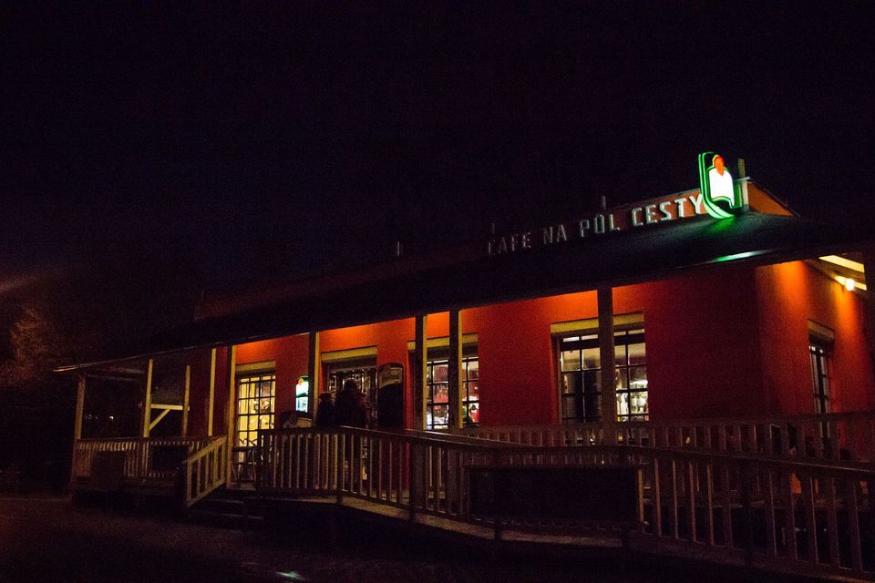 wichrzhor v Caf\u00e9 Na p\u016fl cesty