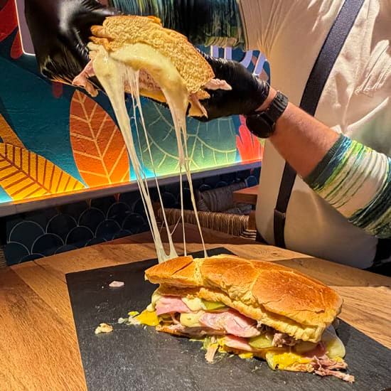 Atr\u00e9vete con el Sandwich\u00f3n Cubano XXL