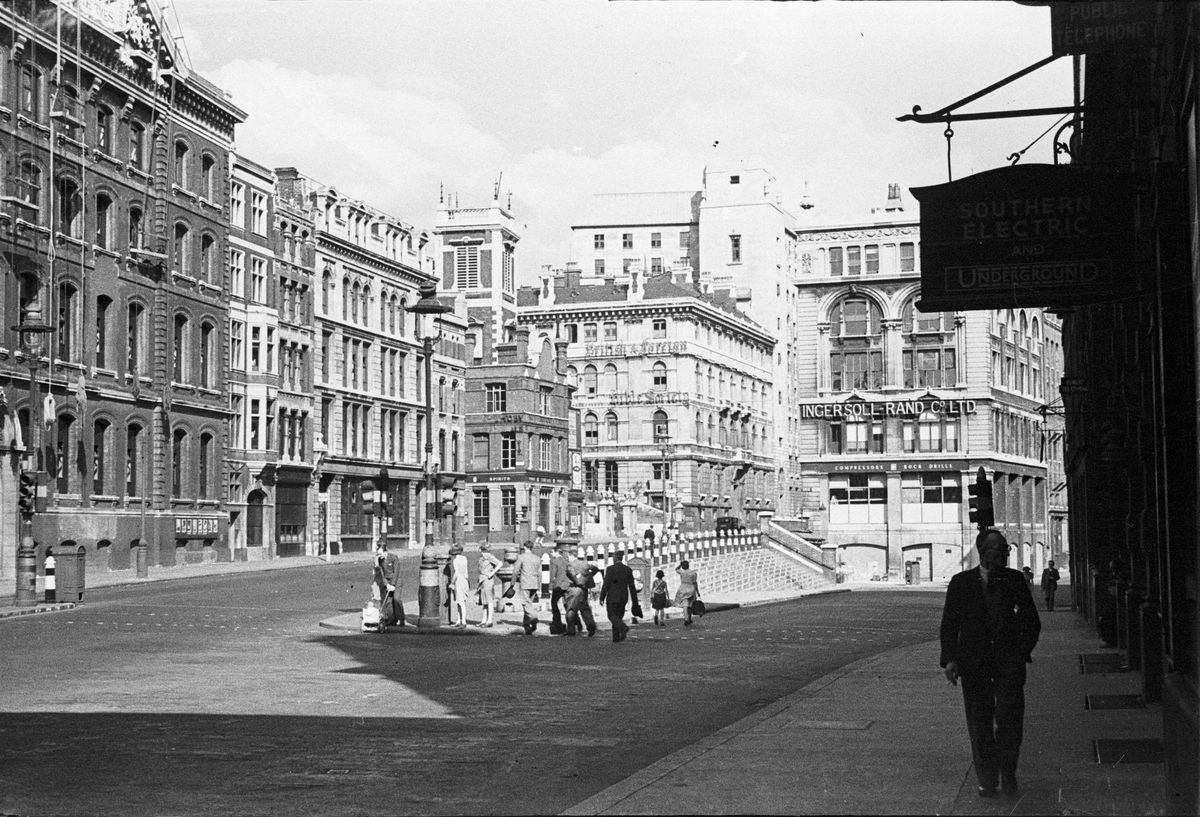 The Lost Landscape and Transformation of Puddle Dock and Thames Street