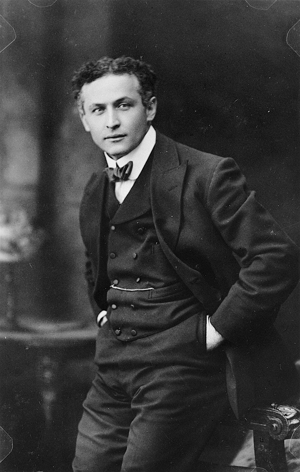 A New Play About Harry Houdini and the Great Beyond