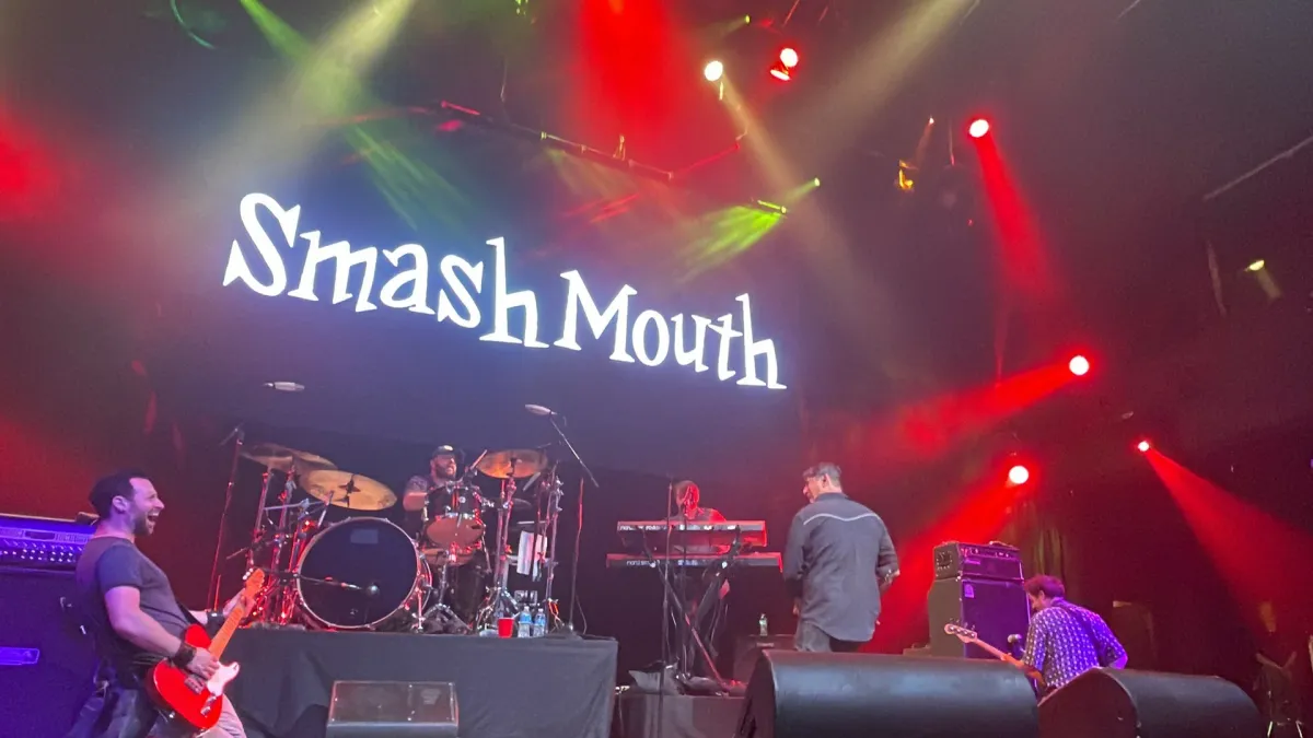 Smash Mouth in Thunder Bay