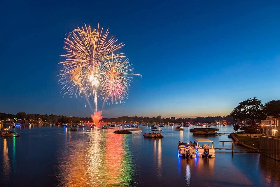 Lake Orion Fireworks Lake Orion, Michigan July 2, 2022