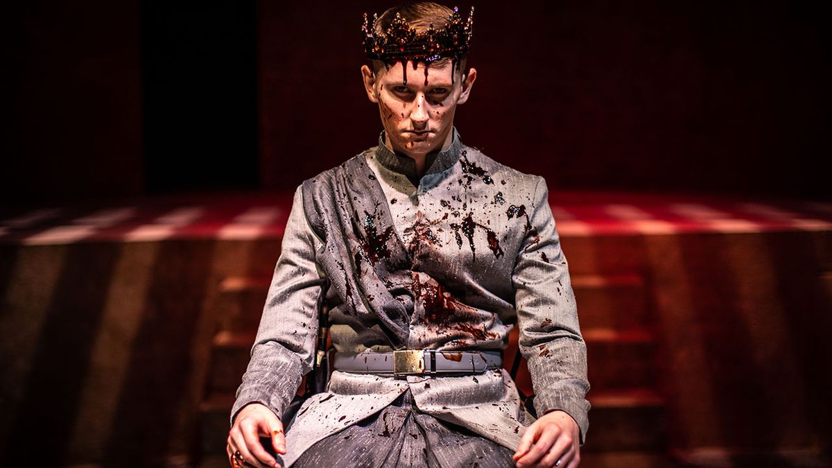 Macbeth - Student at Guthrie Theater - Wurtele Thrust Stage