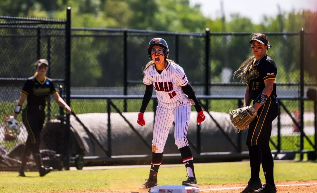 Parking Lamar Cardinals at Incarnate Word Cardinals Mens Basketball