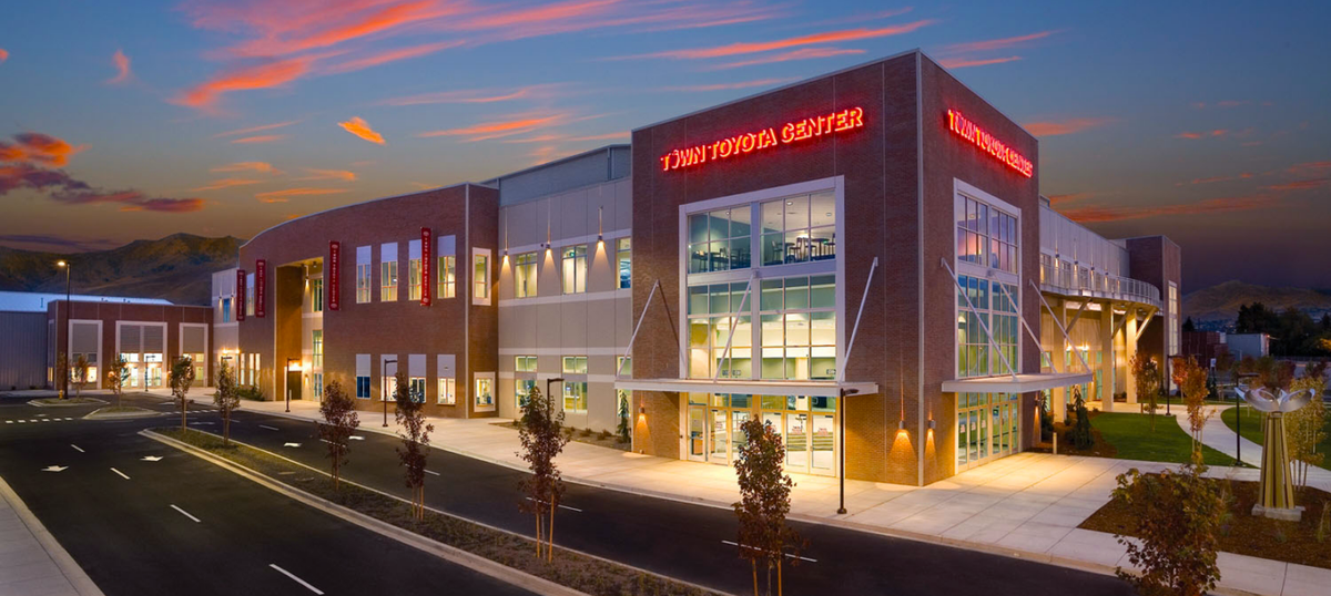 Parking Vancouver Giants at Wenatchee Wild