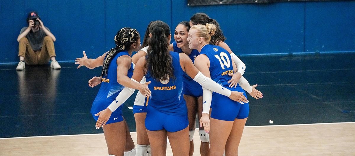 Parking Hawaii at Cal State Fullerton Titans Womens Basketball