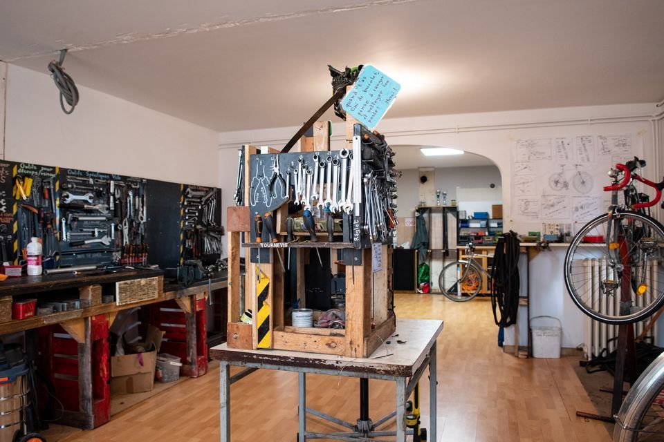 Apérodémontage et présentation de lassociation 2 Rue Louise Michel