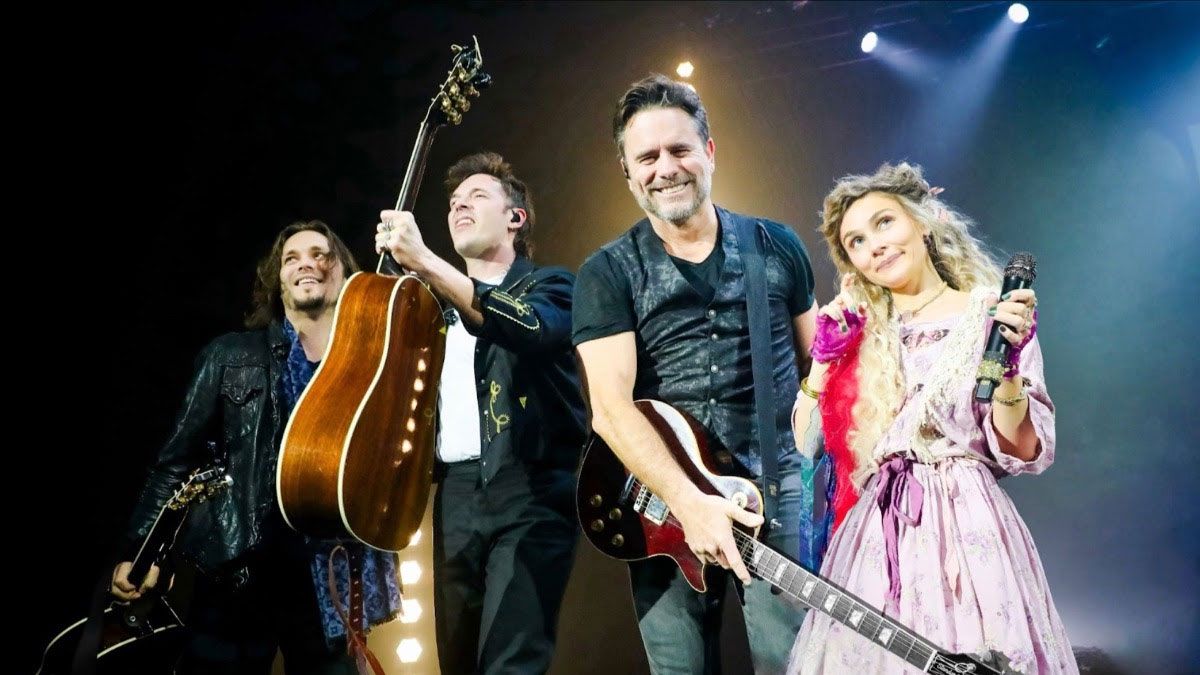 Clare Bowen & Jonathan Jackson