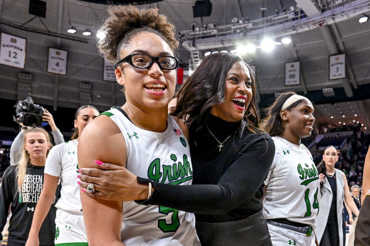 Notre Dame Fighting Irish at Louisville Cardinals Womens Volleyball at KFC Yum Center