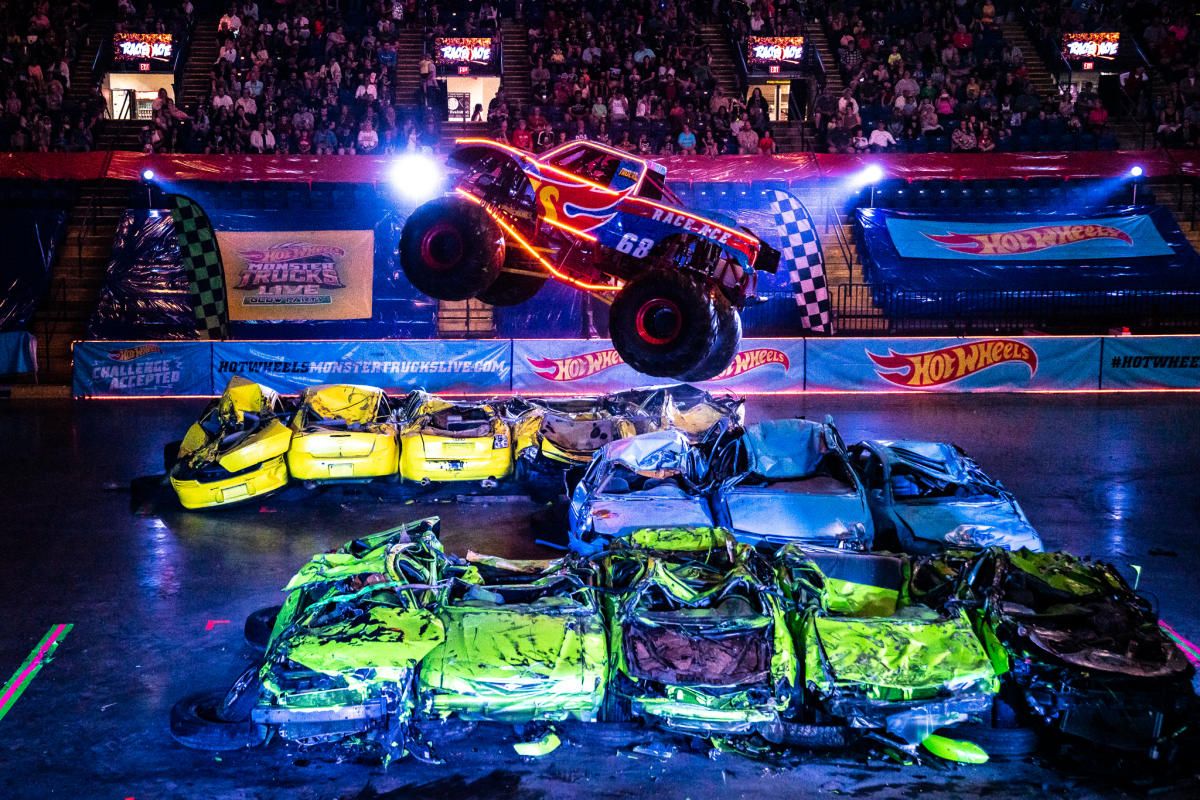 Hot Wheels Monster Trucks Live Glow-N-Fire