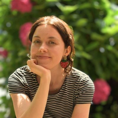 Rosannah Jones - Menstrual & Womb Coach