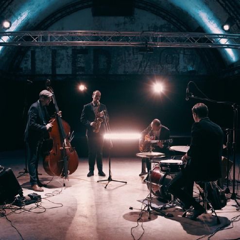 SATURDAY NIGHT LIVE JAZZ - PURE DESMOND PLAYS JAMES BOND SONGS