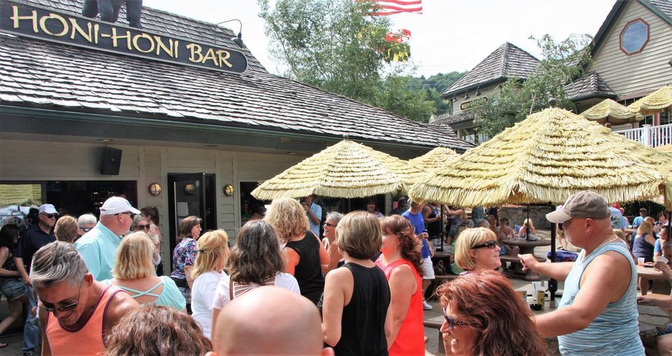 Deep Creek Honi Honi Bar Outdoor Dance