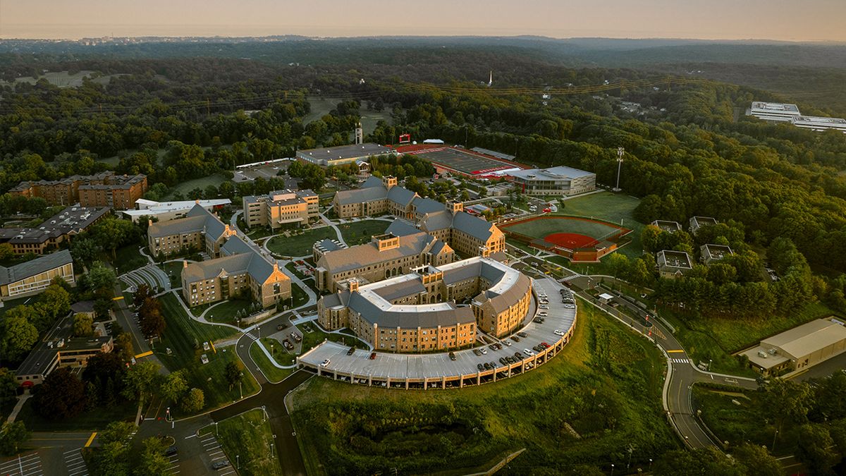 Parking Sacred Heart Pioneers at Holy Cross Crusaders Mens Hockey