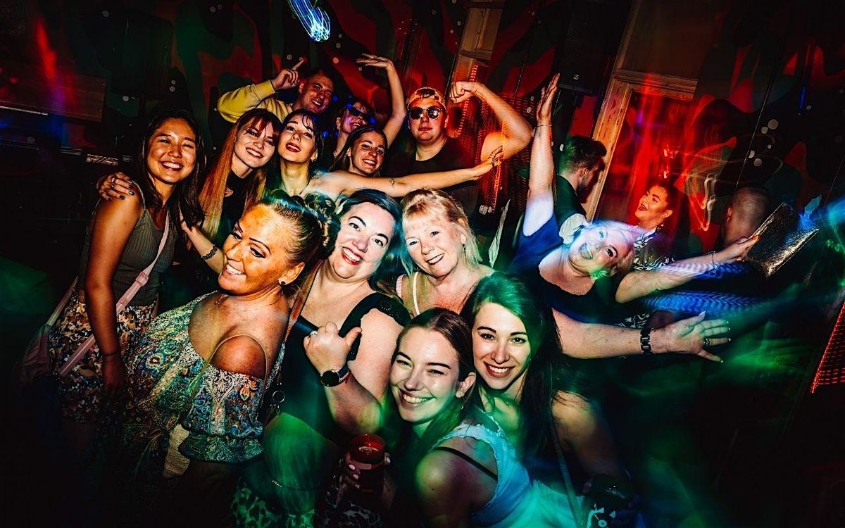 Berlin: New Year's Eve Pub Crawl With 2 Hours Open Bar