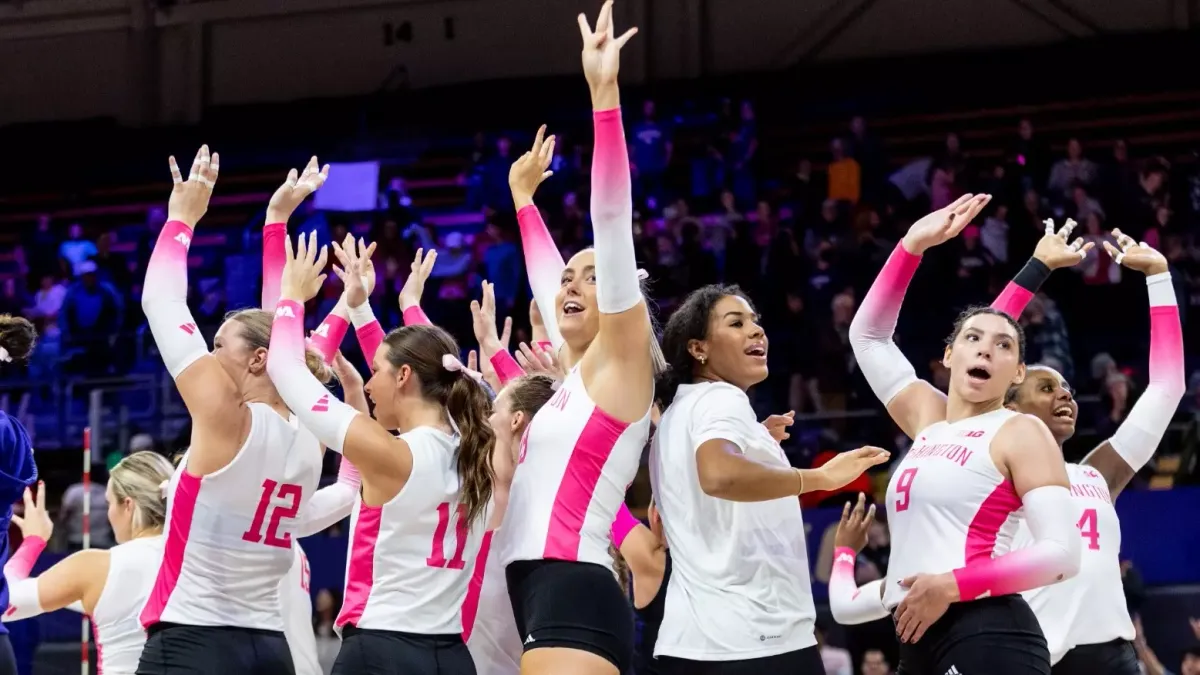 Washington Huskies at Northwestern Wildcats Womens Volleyball