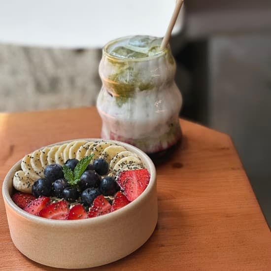 A\u00e7a\u00ed bowl + bebida fr\u00eda en la Latina: disfruta en Mafrens