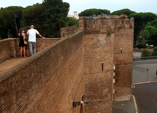 Camminamento sulle Mura Aureliane (via Campania)