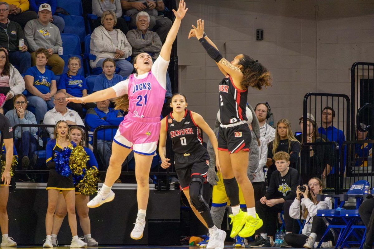 Parking Oral Roberts Golden Eagles at Denver Pioneers Womens Volleyball