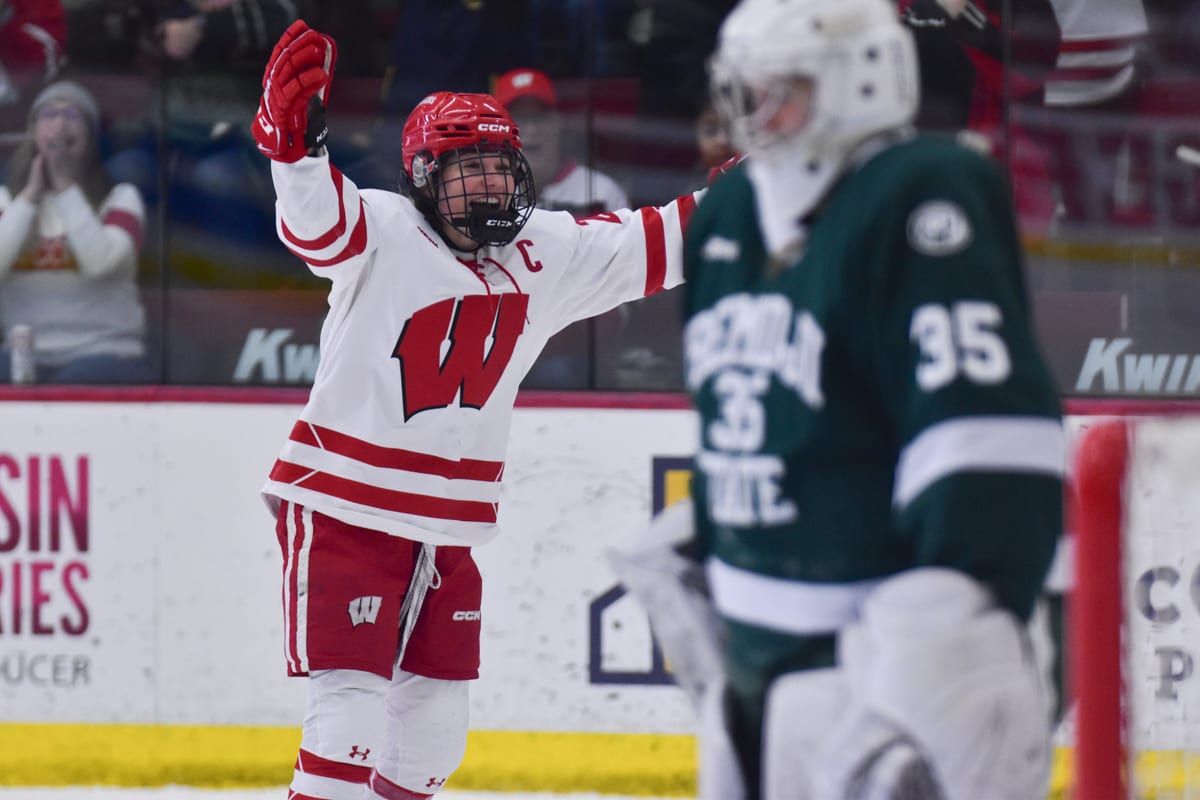 Parking Minnesota Duluth Bulldogs at Bemidji State Beavers Womens Hockey