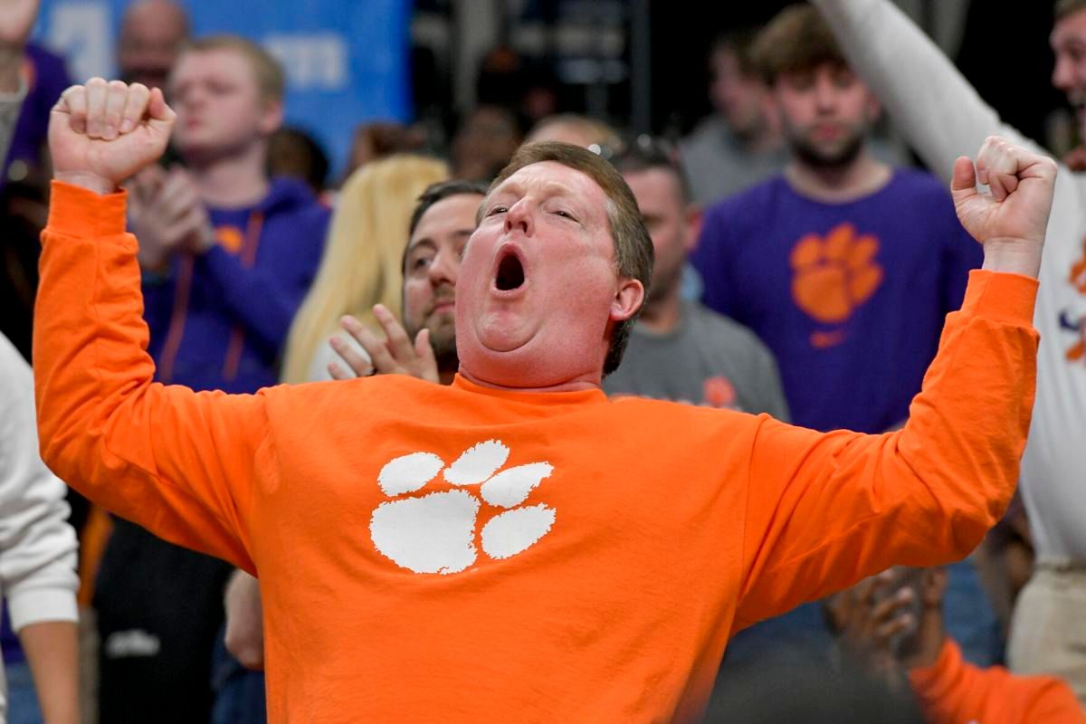Parking Clemson Tigers at Alabama Crimson Tide Womens Basketball