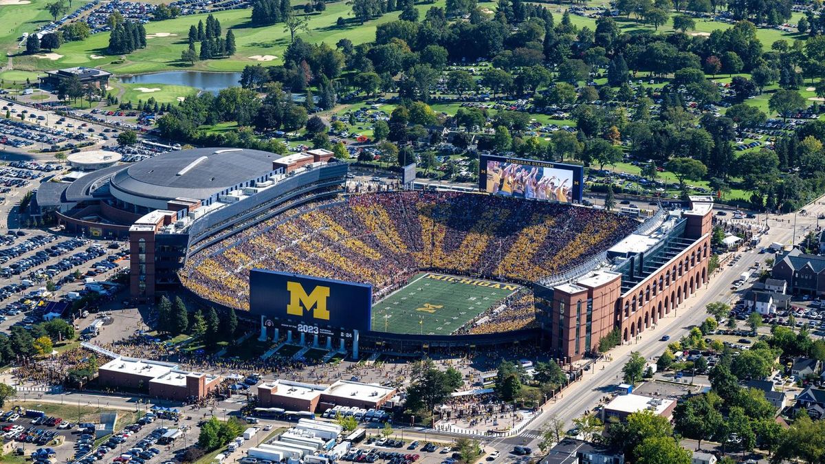 Parking Michigan Wolverines at Nebraska Cornhuskers Womens Volleyball