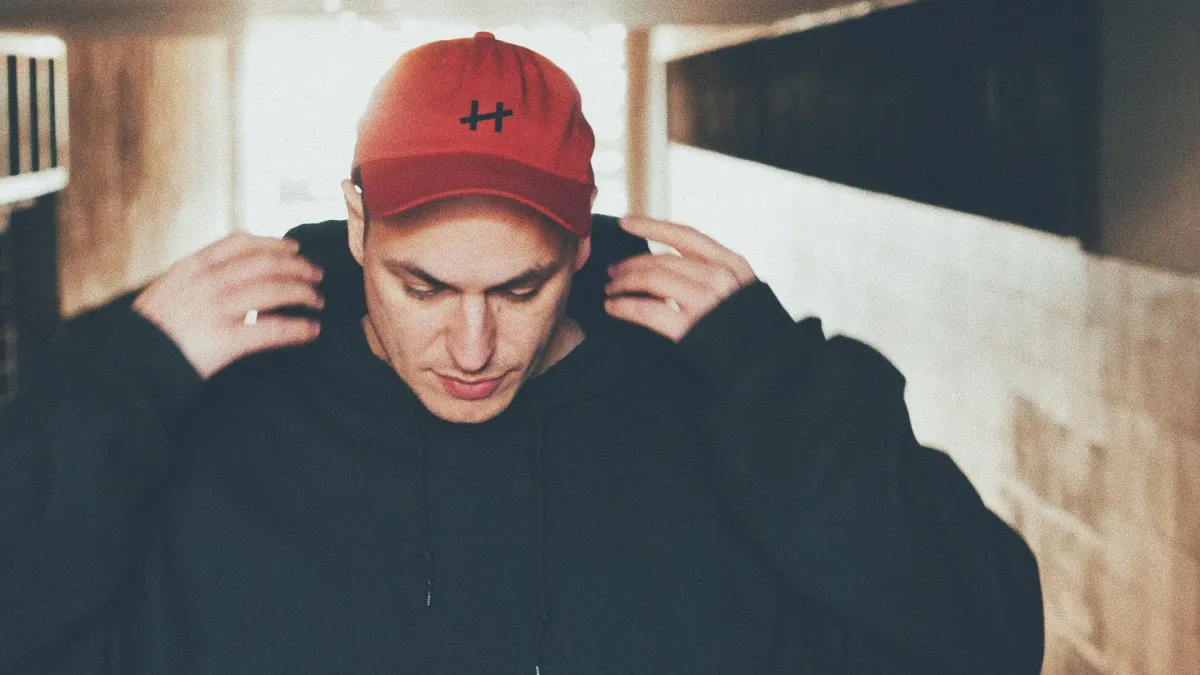 Dosem, Icarus, Mees Salom\u00e9, Jesabel, Estiva in London