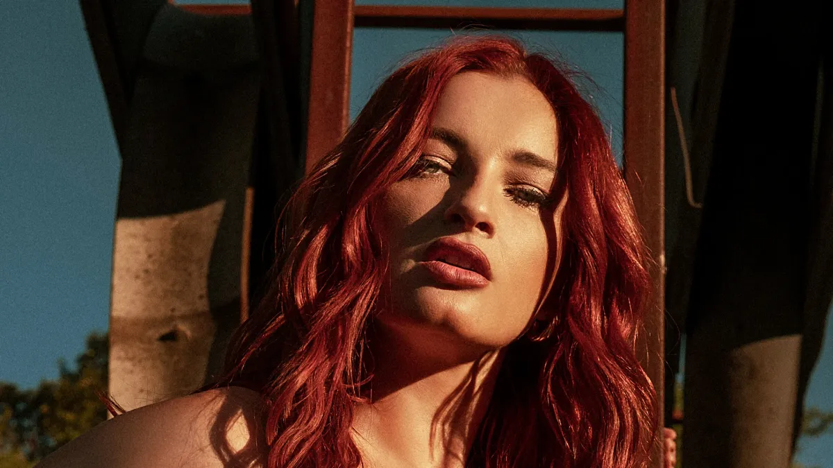 G\u00fcliz Ayla in Sar\u0131yer