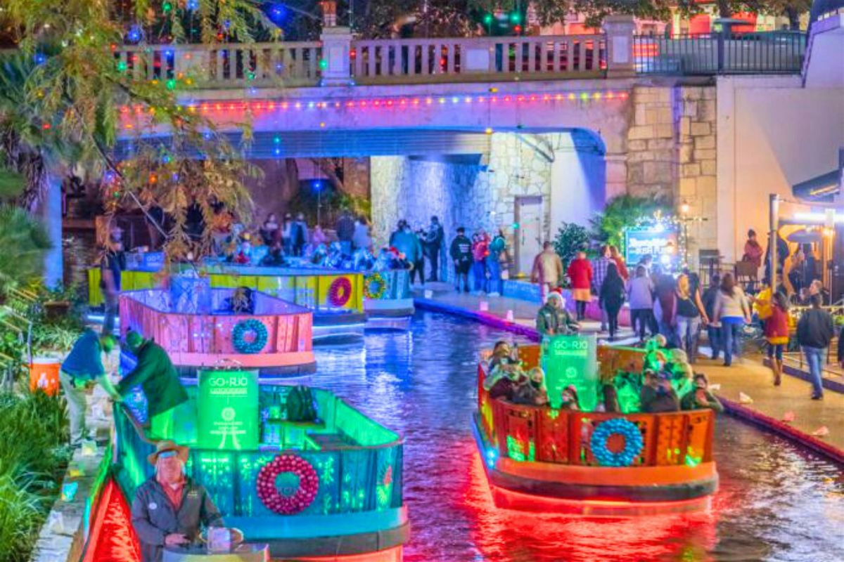 Hotel Contessa\u2019s 1st Annual Christmas Tree Lighting