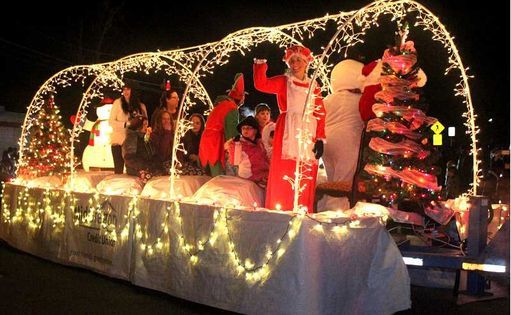 Gloucester Christmas Parade 2022 Christmas Caroling Parade | Quarry Church, Gloucester, On | December 11,  2021