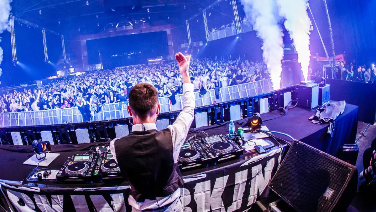 D-Frek, Hard Driver, LALOU, Lekkerfaces, Mighty Spiritz, Mind Compressor, N-XD, RD\u00d8, Rebelion, Yoshiko, Wild Fox in Lyon