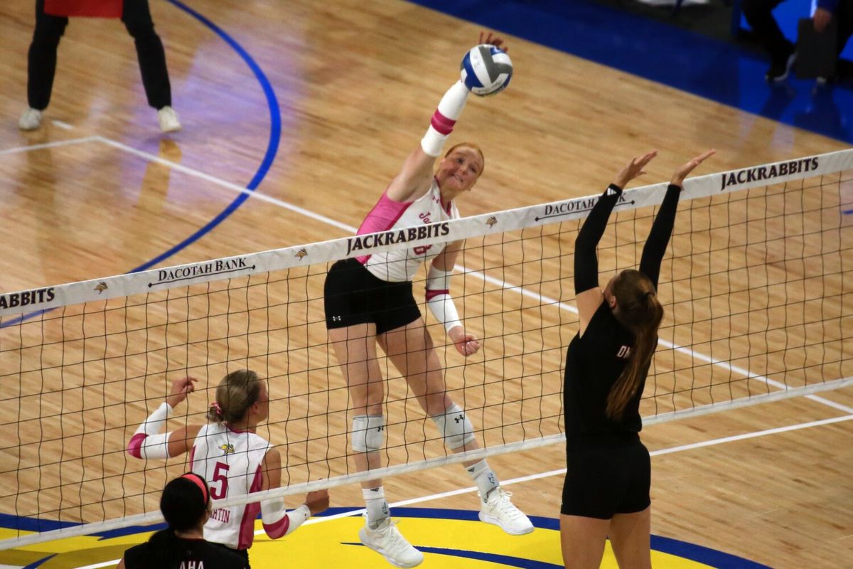 South Dakota State Jackrabbits at Nebraska Omaha Mavericks Womens Volleyball at Baxter Arena