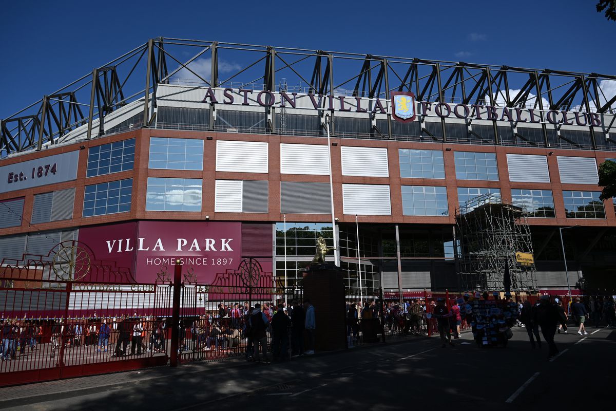Aston Villa FC vs Arsenal FC at Villa Park